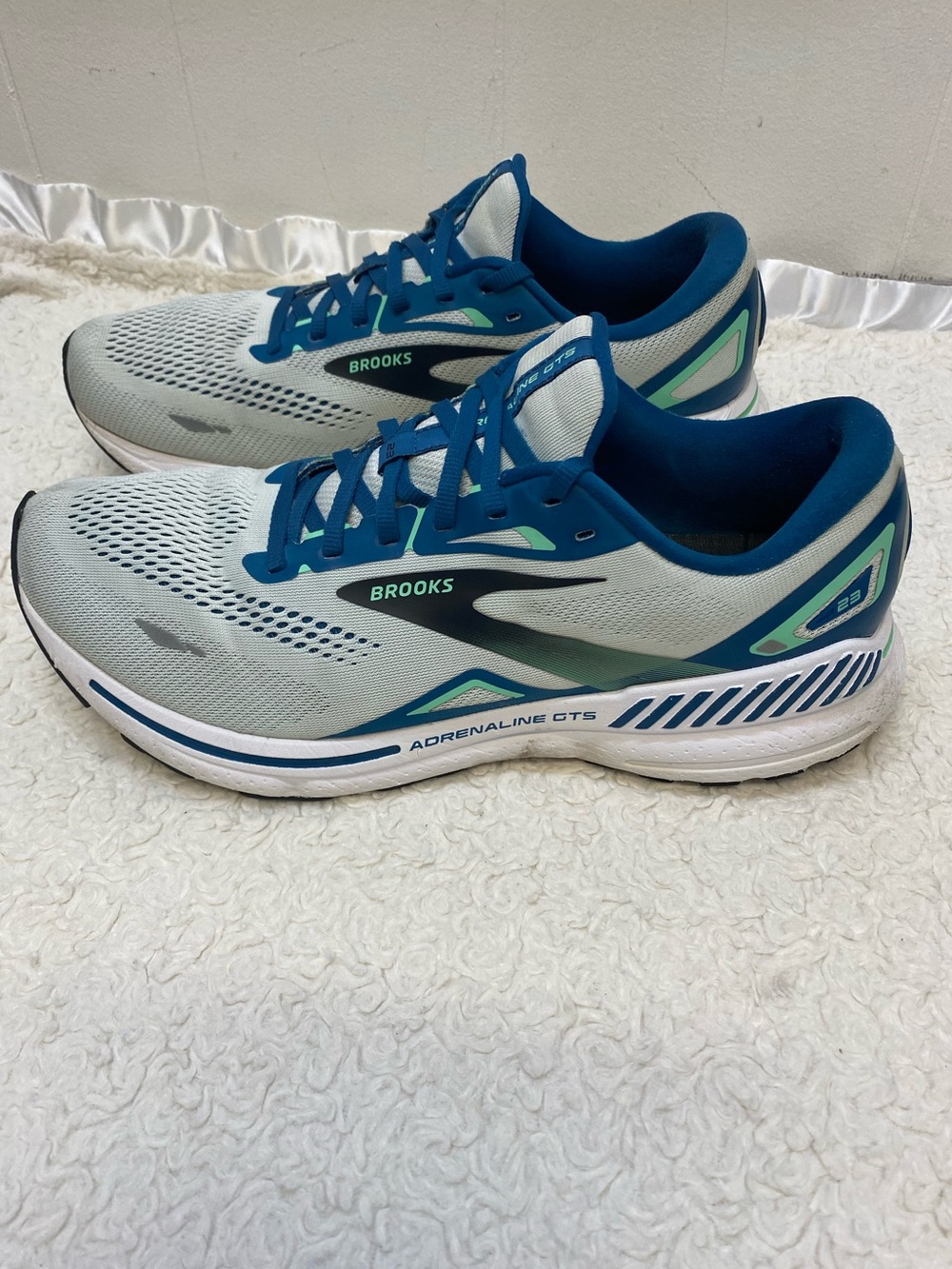 Brooks Adrenaline GTS 23 running shoes Mens size 12.5